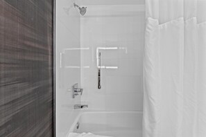 Combined shower/bathtub, free toiletries, hair dryer, towels - DoubleTree by Hilton Raleigh Midtown, NC (Raleigh)