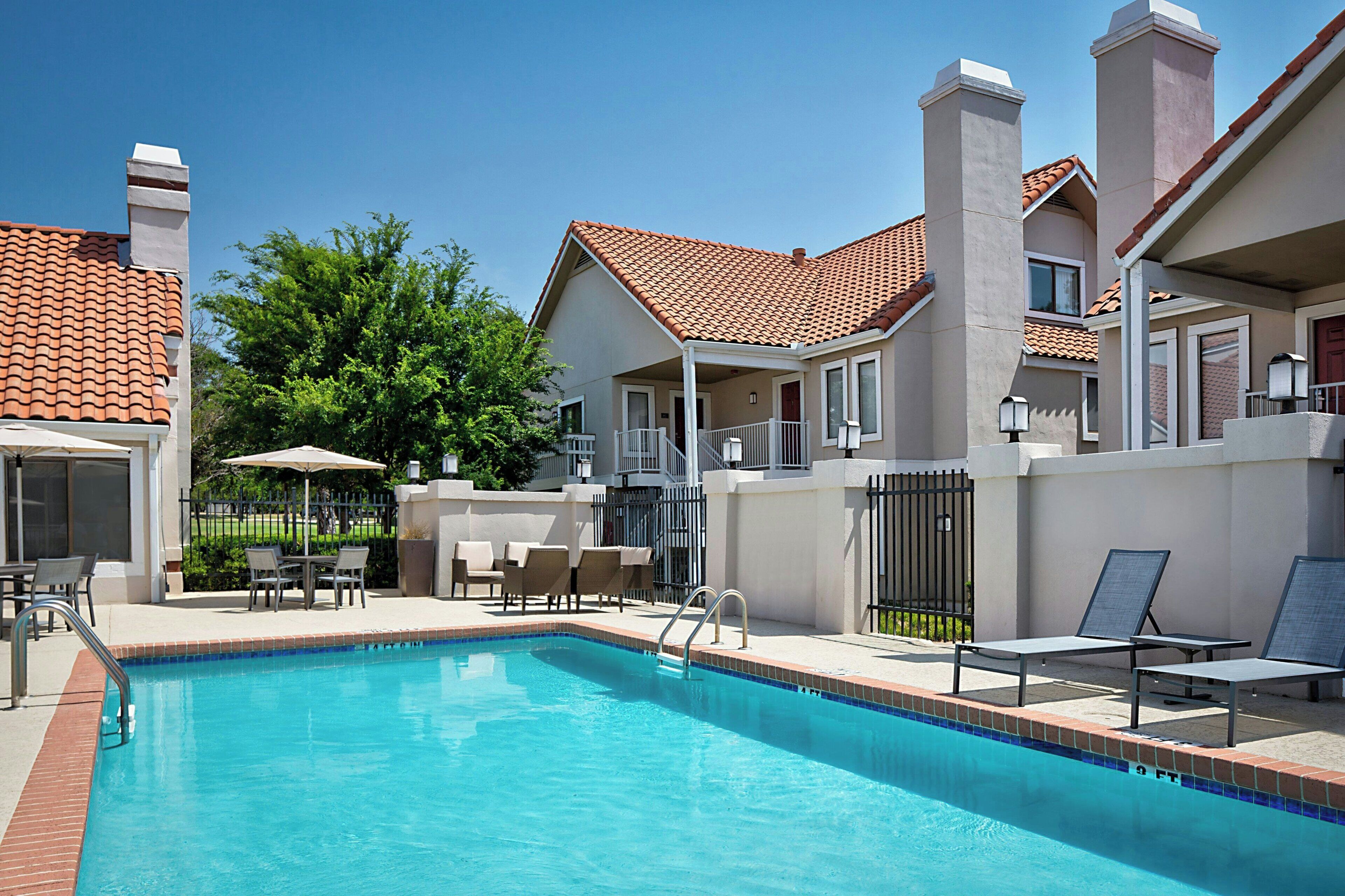 季节性开放的室外游泳池