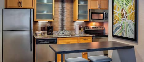 Fridge, microwave, stovetop, dishwasher
