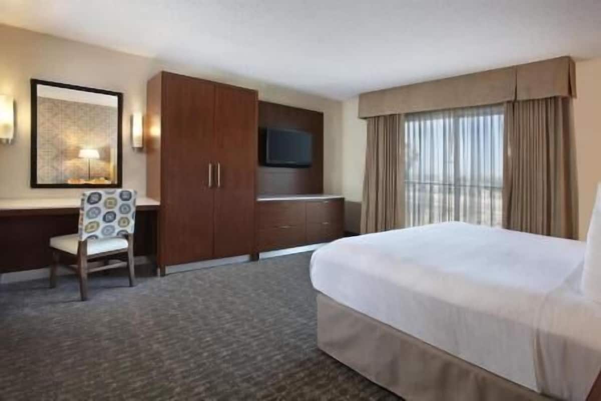 1 bedroom, in-room safe, desk, laptop workspace