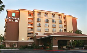 Exterior - Embassy Suites by Hilton Anaheim North (Anaheim)