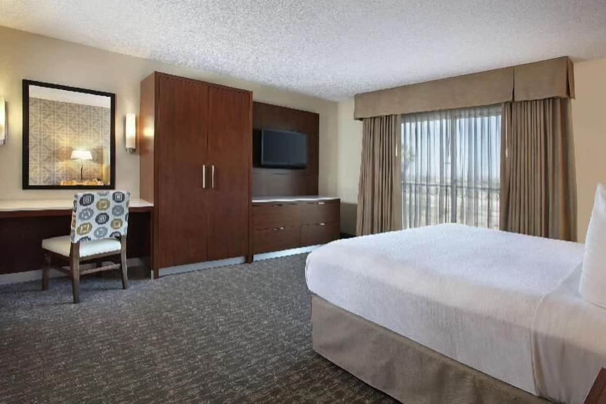 1 bedroom, in-room safe, desk, laptop workspace