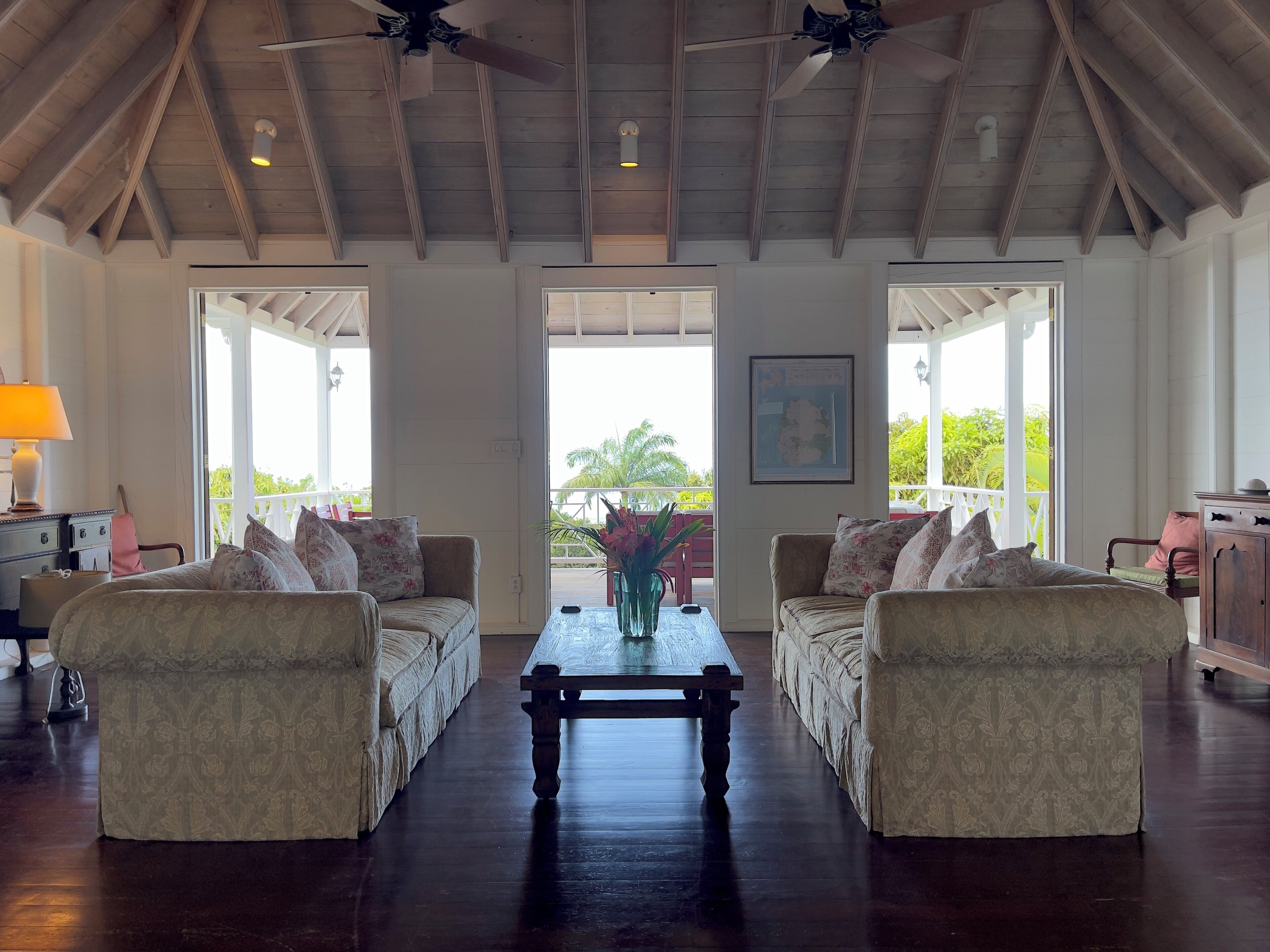 Traditional Villa | Living area | Books