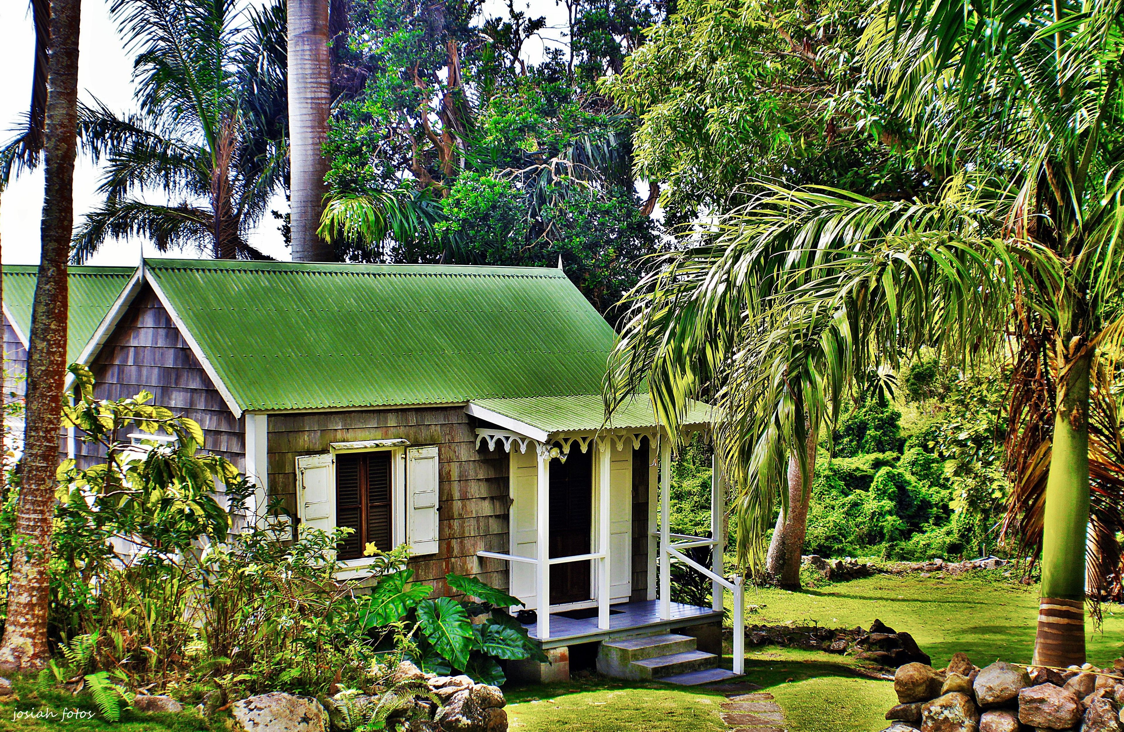 Gingerbread Cottage | In-room safe, desk, iron/ironing board, free WiFi