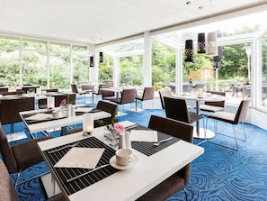 Breakfast, lunch, dinner served; pool views