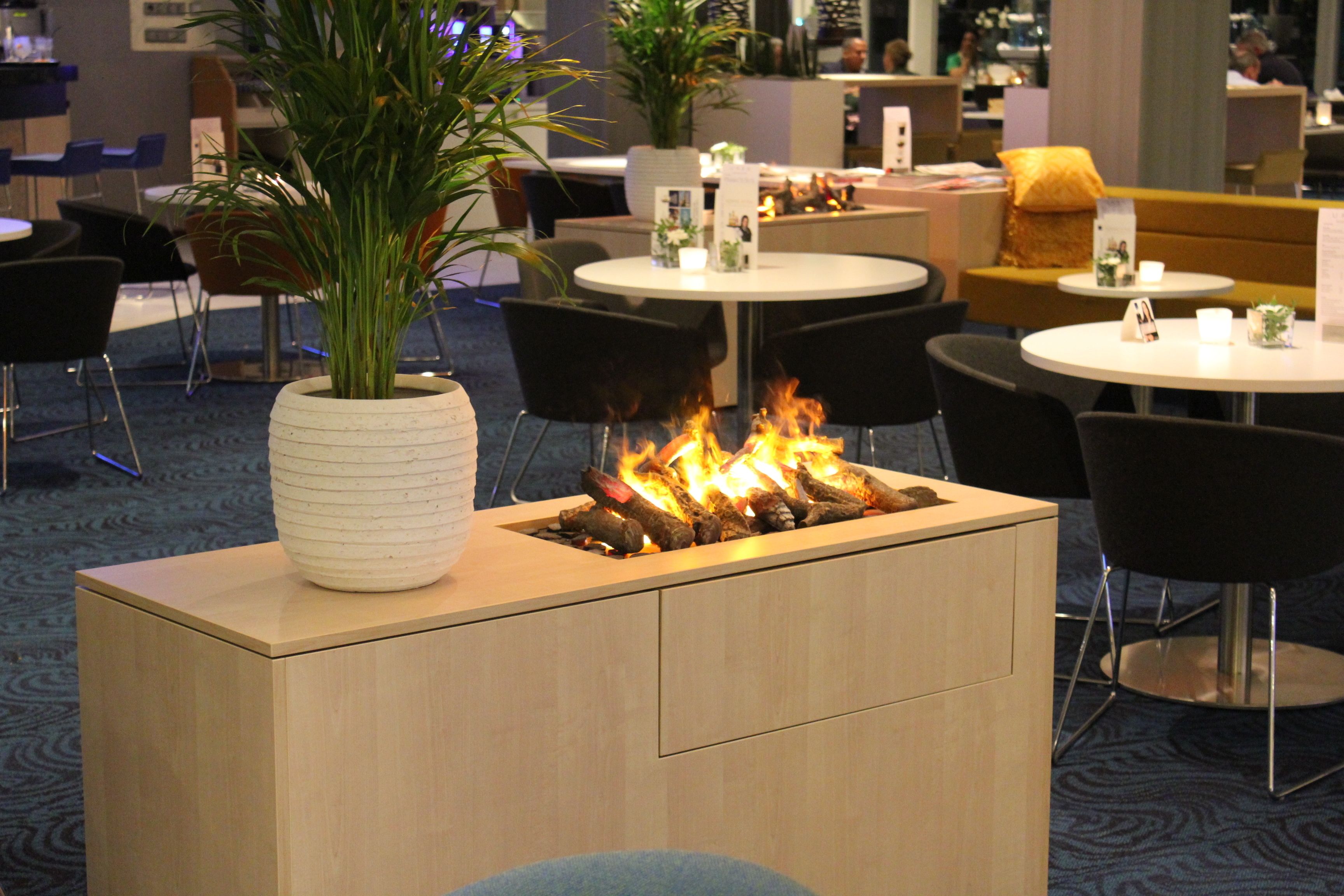 Se sirven desayunos, almuerzos y cenas; con vista a la piscina