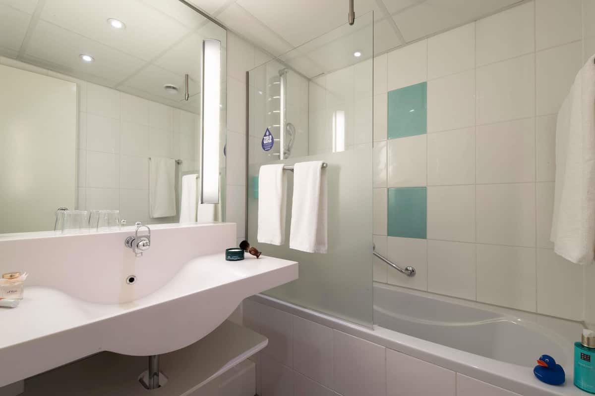 minibar, in-room safe, desk, laptop workspace