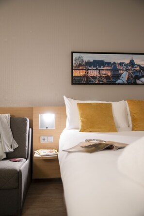 Deluxe Room, 1 Double Bed, Garden View | Minibar, in-room safe, desk, laptop workspace