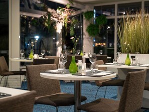 Frühstück, Mittagessen, Abendessen, Blick auf den Pool 