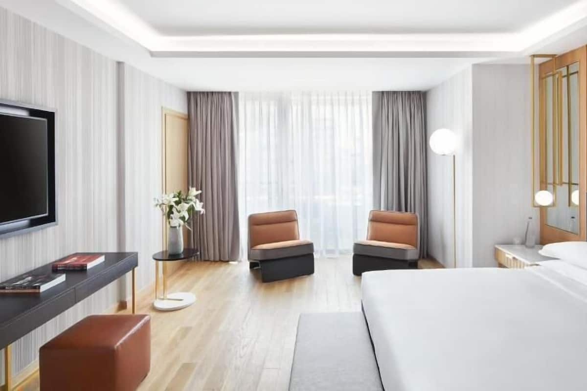 Minibar, in-room safe, desk, soundproofing