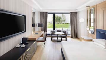 Deluxe Room, 1 King Bed (Pool) | Minibar, in-room safe, desk, soundproofing