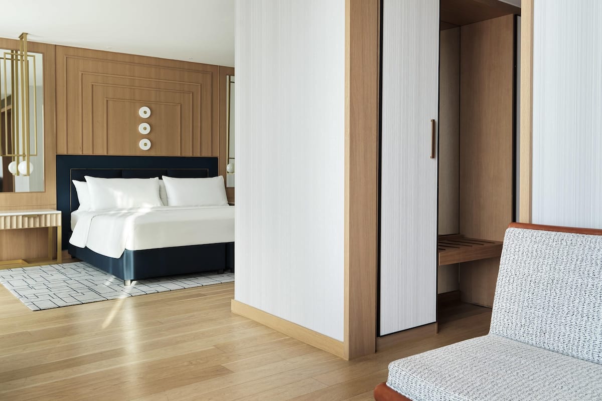 Family Room (Premium) | Minibar, in-room safe, desk, soundproofing