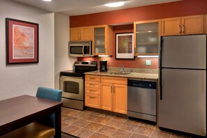 Loft, 2 Bedrooms (Fireplace) | Private kitchen | Fridge, microwave, stovetop, coffee/tea maker