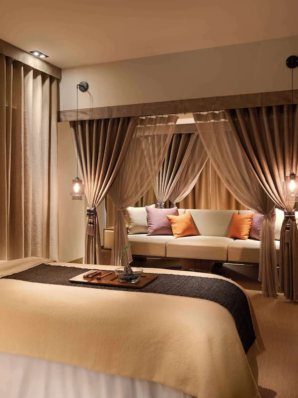Sauna, steam room, body treatments, body wraps, body scrubs, facials