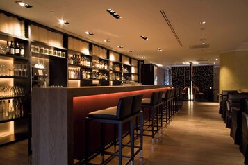 2 Bars/Lounges, Poolbar