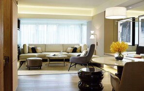 Grand Executive View Suite | In-room safe, desk, laptop workspace, blackout drapes - Grand Hyatt Taipei (Taipei)