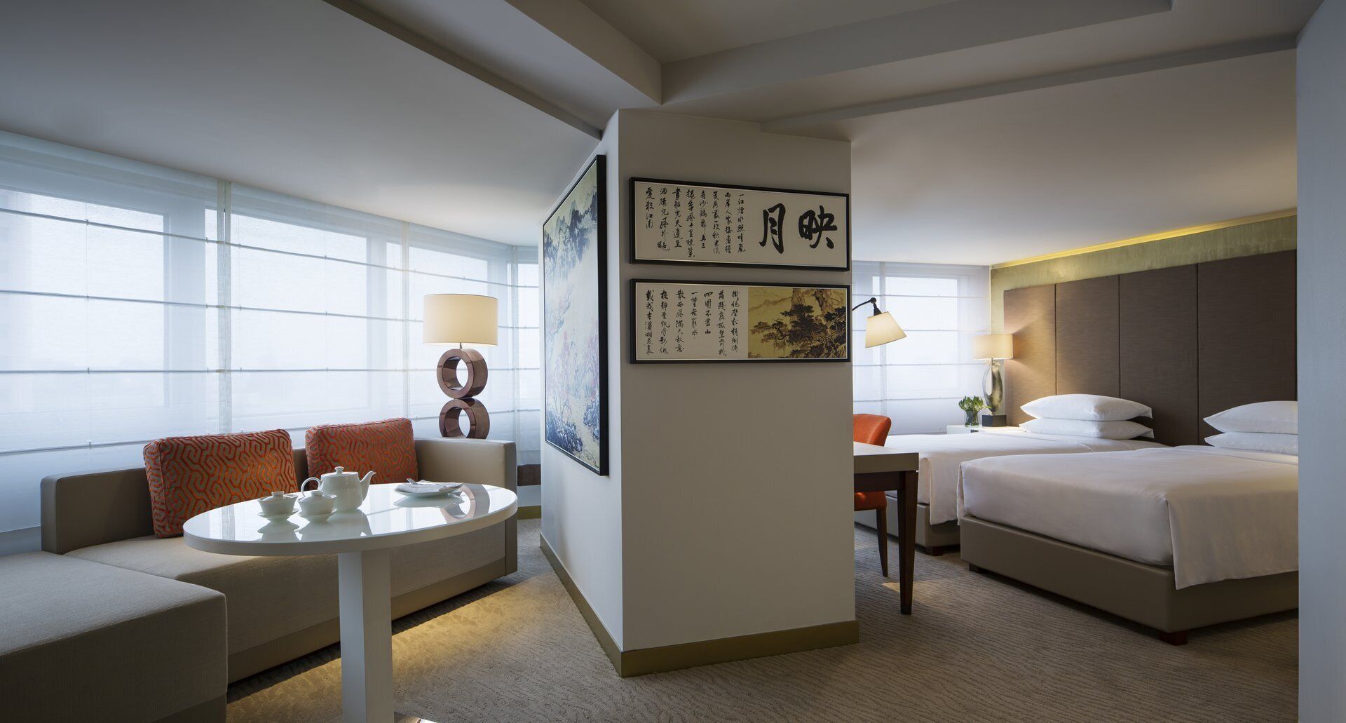 Studio Premium - 2 enkelsängar | Värdeförvaringsskåp på rummet, skrivbord och arbetsyta för laptop