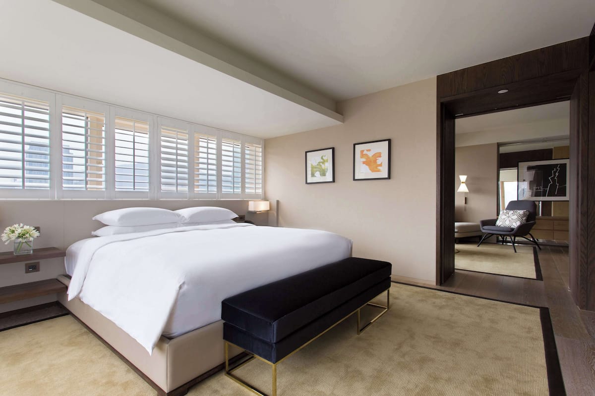Suite Grand (Executive, 101 View) | Caja de seguridad en la habitación y escritorio
