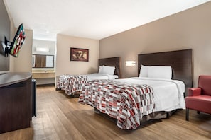 Desk, laptop workspace, blackout curtains, free WiFi - Red Roof Inn Montgomery - Midtown (Montgomery)