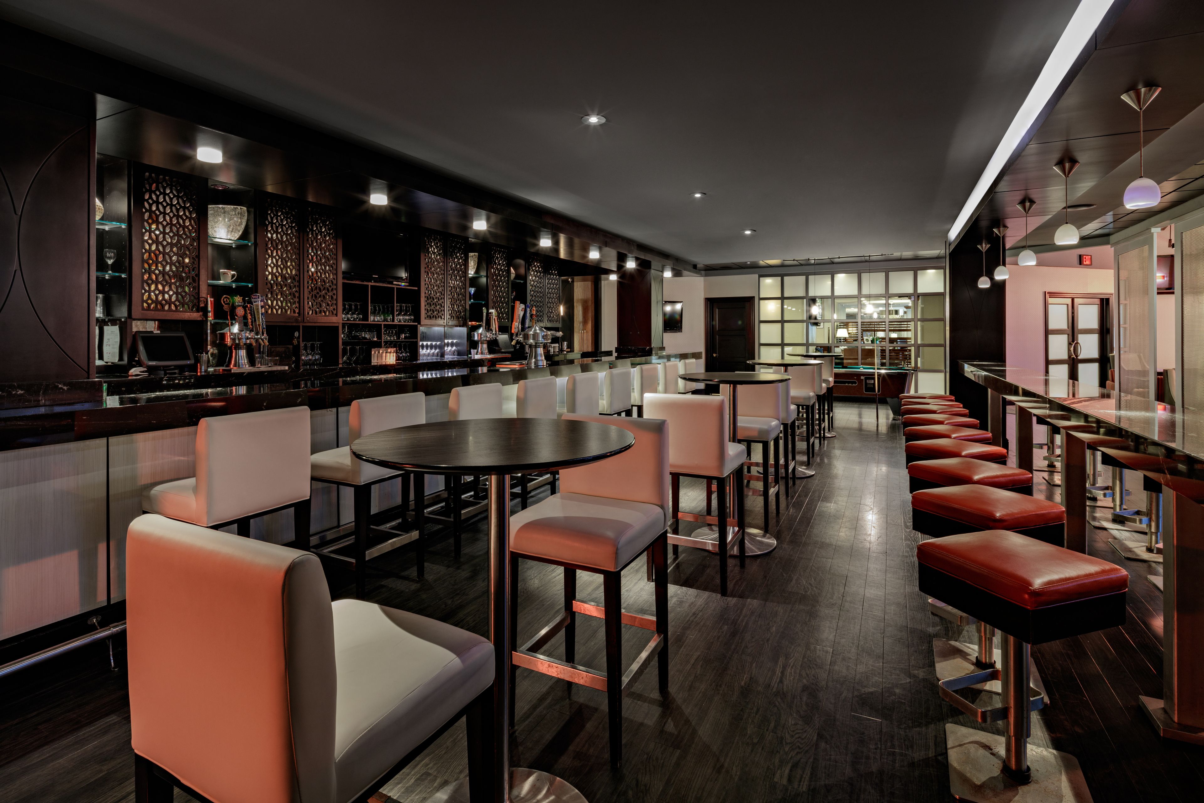 serves dinner and happy hour