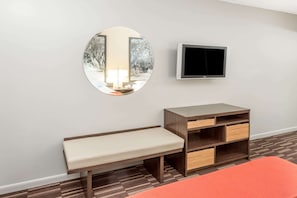 Room, 1 King Bed, Non Smoking (First Floor) | Premium bedding, laptop workspace, blackout curtains
