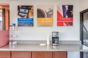 Coffee service - Motel 6 Arlington, TX - UTA (Arlington)