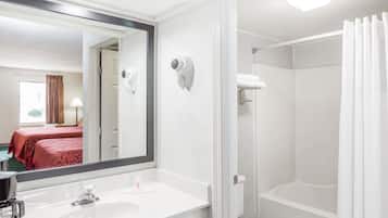 Articles de toilette gratuits, sĂšche-cheveux, serviettes fournies