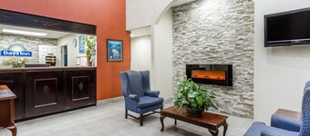 Days Inn by Wyndham Hendersonville