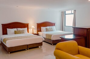 Junior-Suite | Hochwertige Bettwaren, Daunenbettdecken, Minibar, Zimmersafe