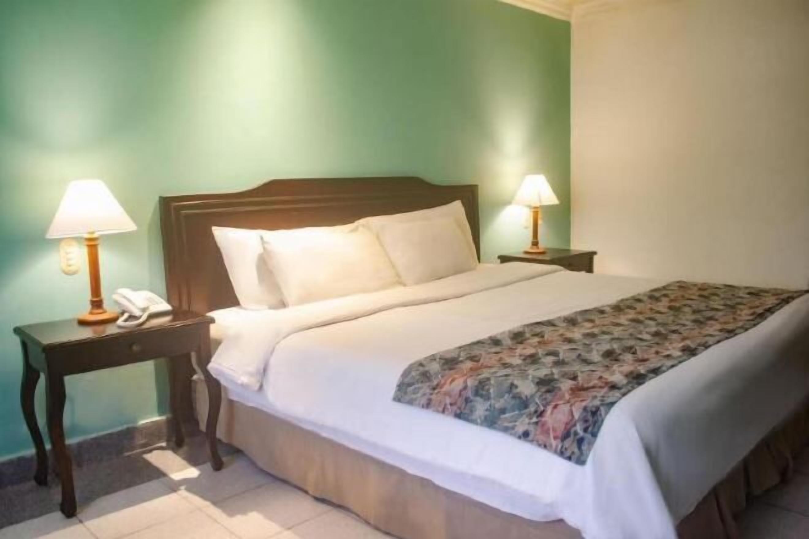 Premium bedding, down comforters, minibar, in-room safe