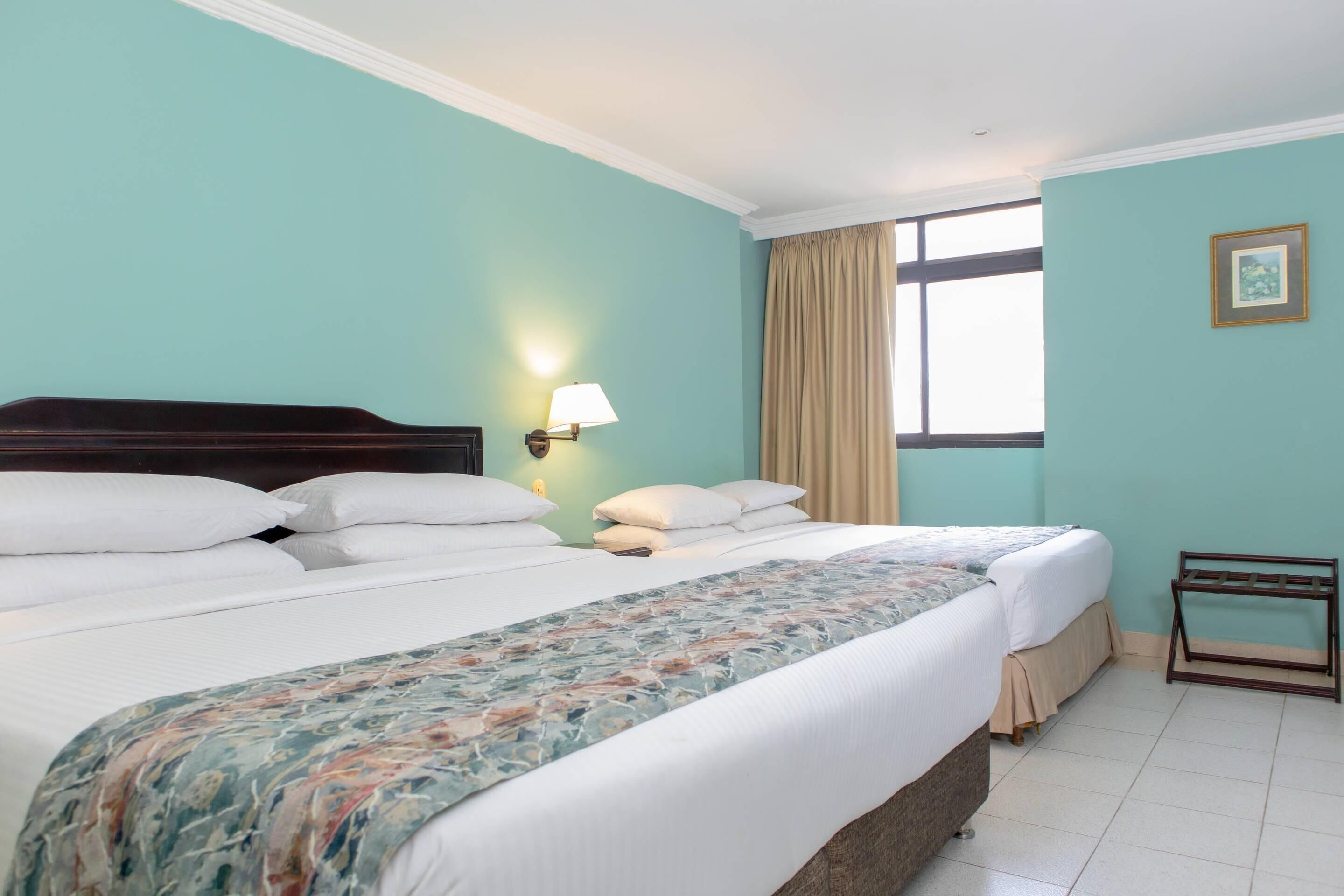 Suite, 1 très grand lit, non-fumeurs (1 Bedroom) | Literie de qualité supérieure, couette en duvet d'oie, minibar