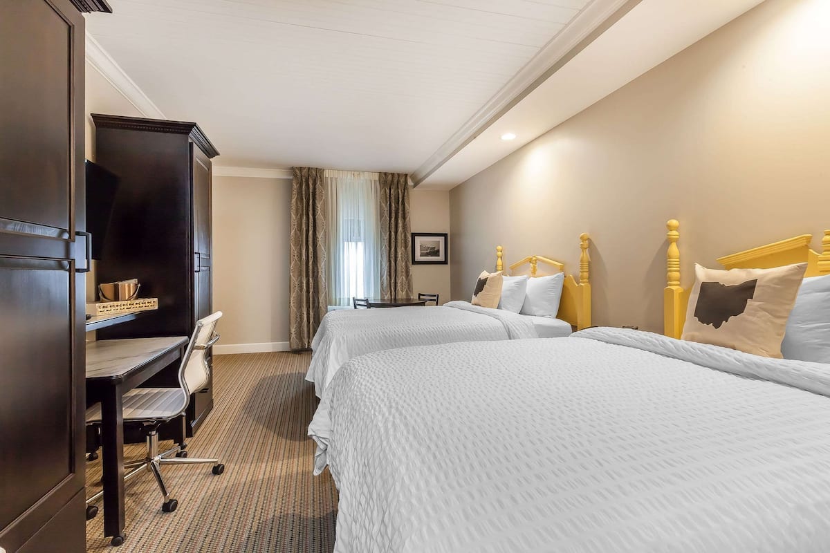 Pillowtop beds, desk, iron/ironing board, free WiFi