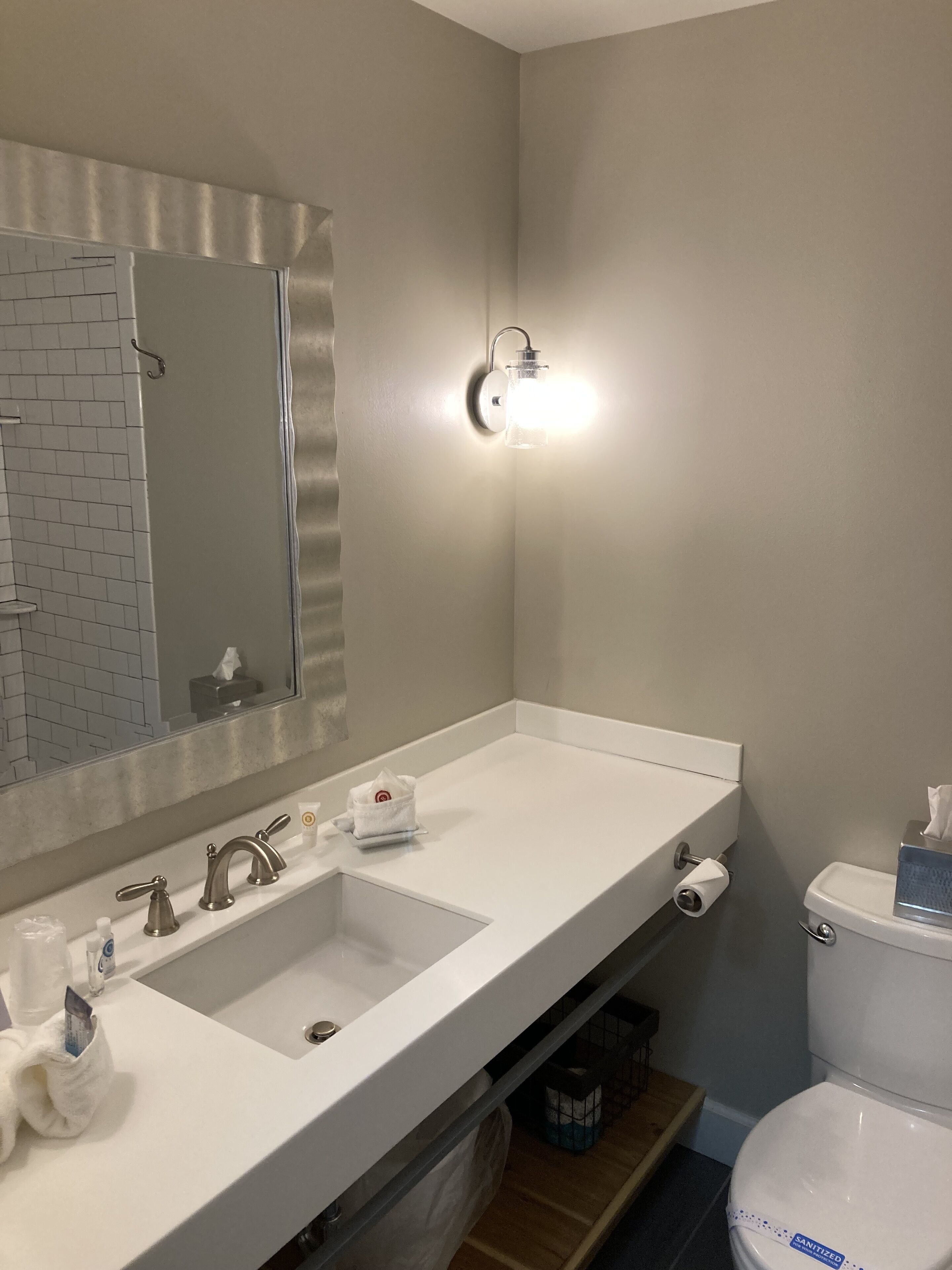 combined shower/bathtub, free toiletries, hair dryer, towels