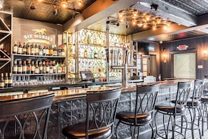 Serves lunch, dinner, and happy hour