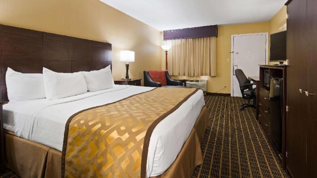 Blackout drapes, iron/ironing board, free WiFi, bed sheets
