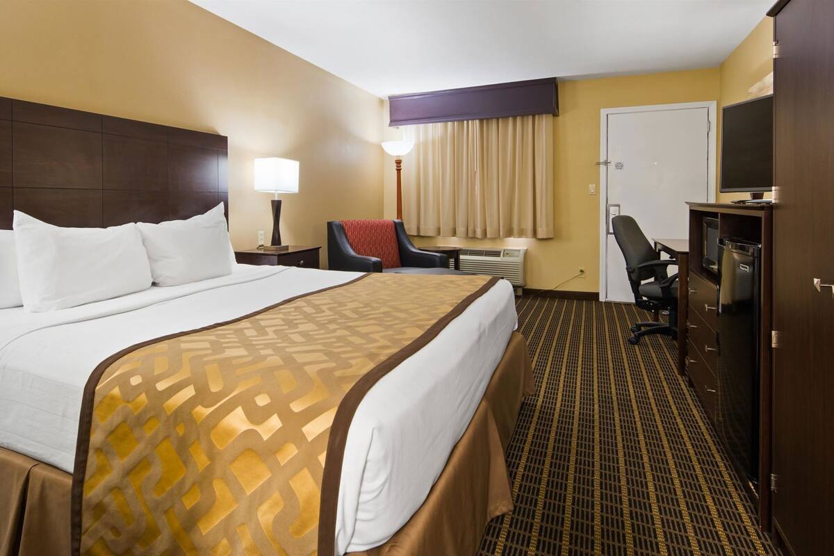 Blackout drapes, iron/ironing board, free WiFi, bed sheets
