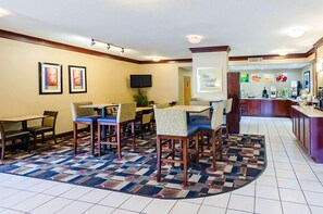 Free daily buffet breakfast  - Quality Inn Lynchburg near University (Lynchburg)