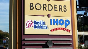 A sign with CENTURY THEATRES, Albertsons, Savon Pharmacy, Texas Road House, Borders, Baskin Robbins, and IHOP.