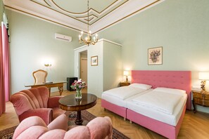 Deluxe-herbergi - 1 tvíbreitt rúm | Rúmföt af bestu gerð, míníbar, öryggishólf í herbergi