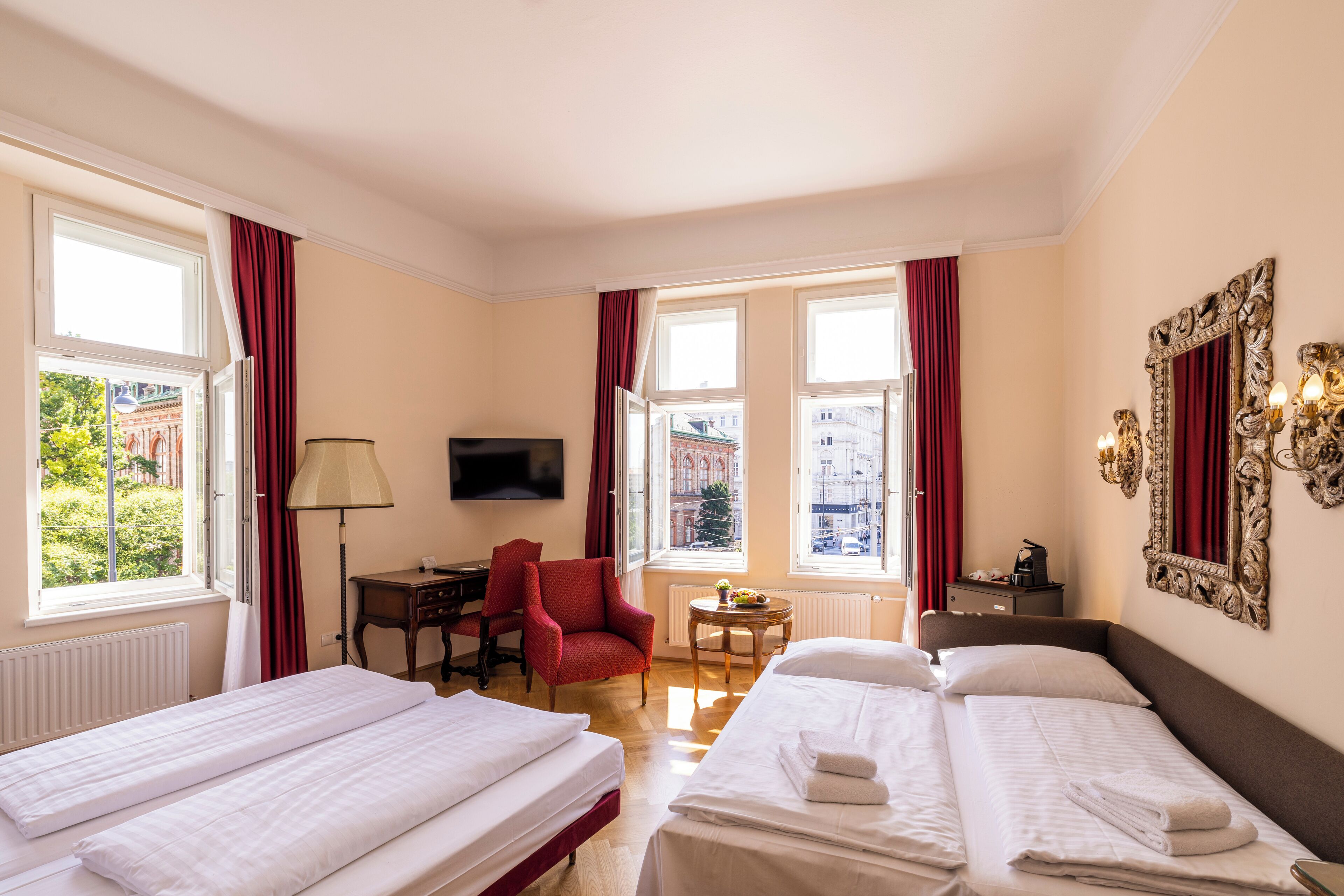 Roba de llit d'alta qualitat, minibar i caixa forta a l'habitació 