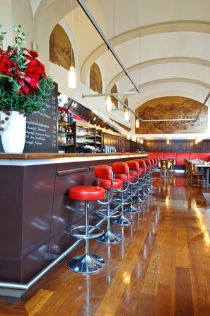 Bar (on property) - Hotel Regina (Vienna)