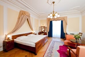 Deluxe-herbergi - 1 tvíbreitt rúm | Rúmföt af bestu gerð, míníbar, öryggishólf í herbergi