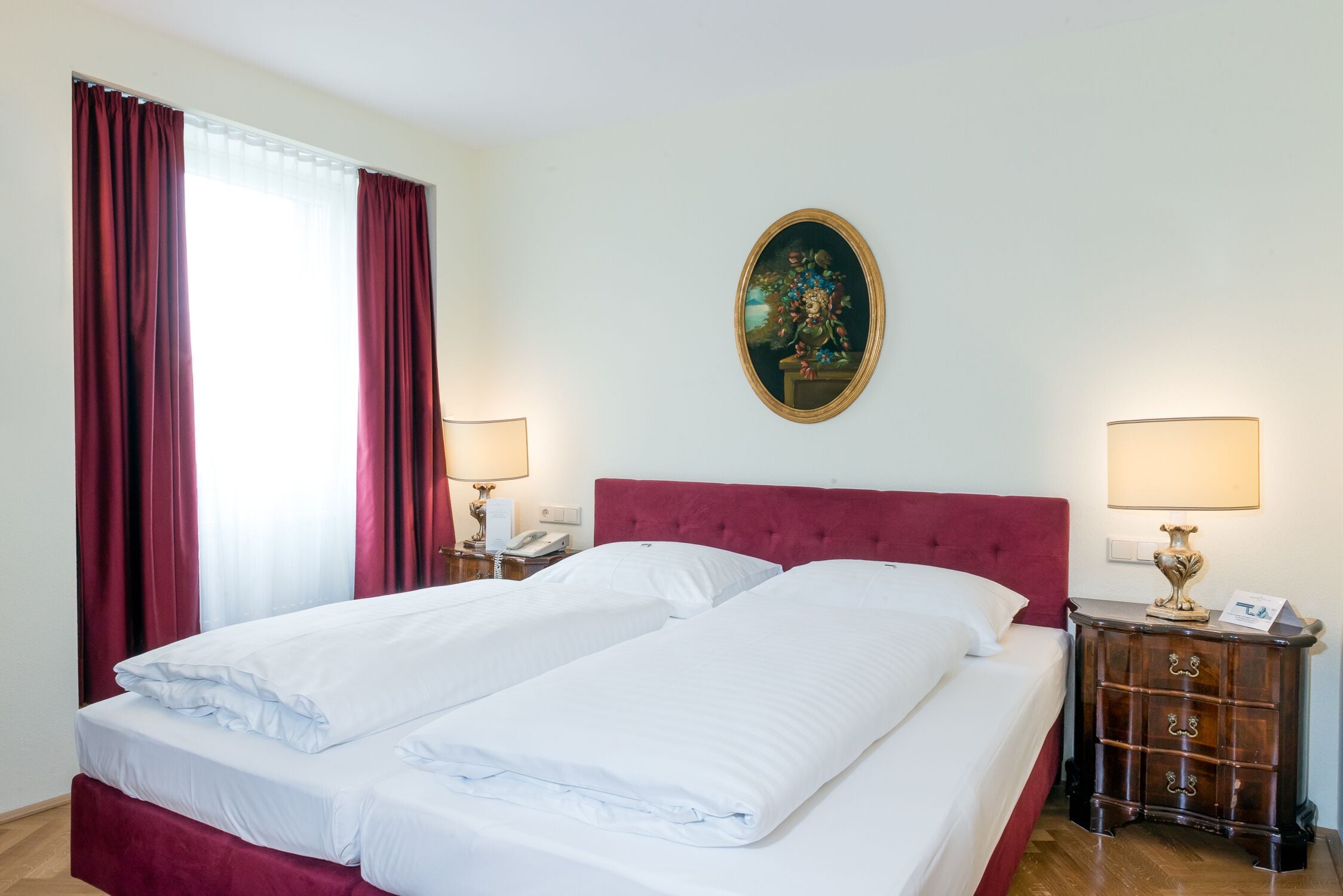 Roba de llit d'alta qualitat, minibar i caixa forta a l'habitació 