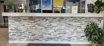 Days Inn by Wyndham Oglesby/ Starved Rock