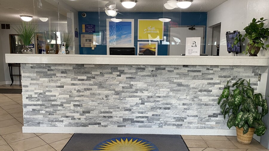 Days Inn by Wyndham Oglesby/ Starved Rock