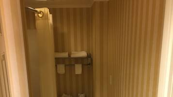Standard Double Room, 2 Queen Beds | Bathroom