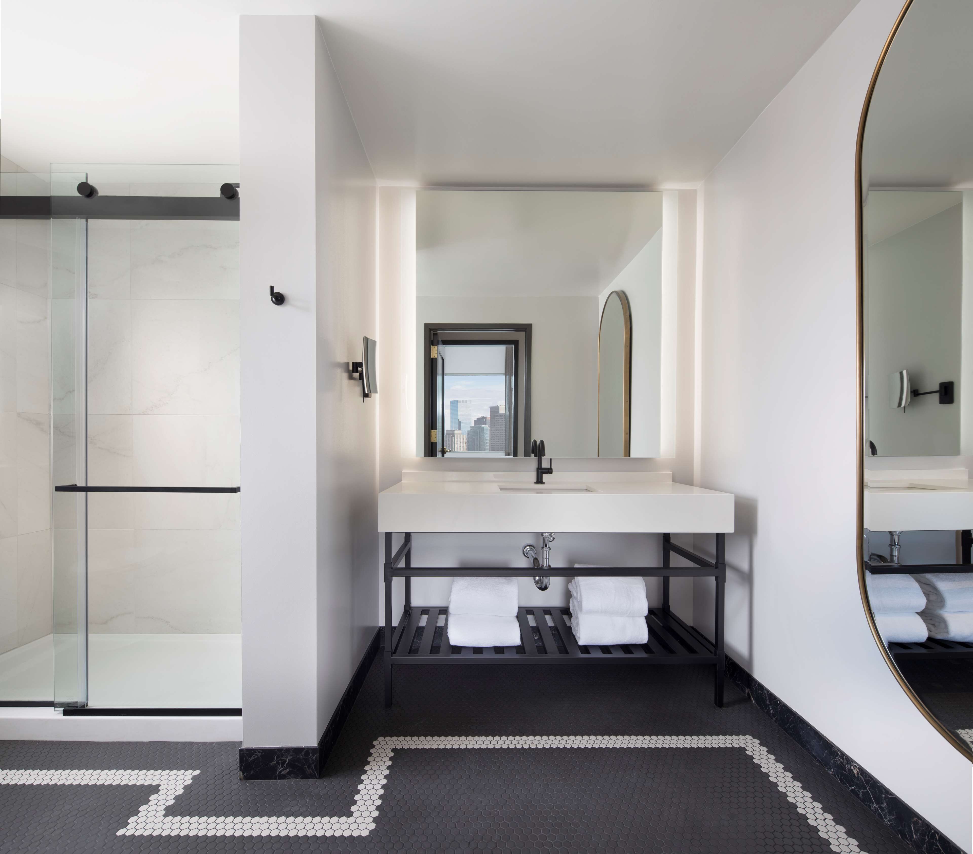 combined shower/bathtub, rainfall showerhead, free toiletries