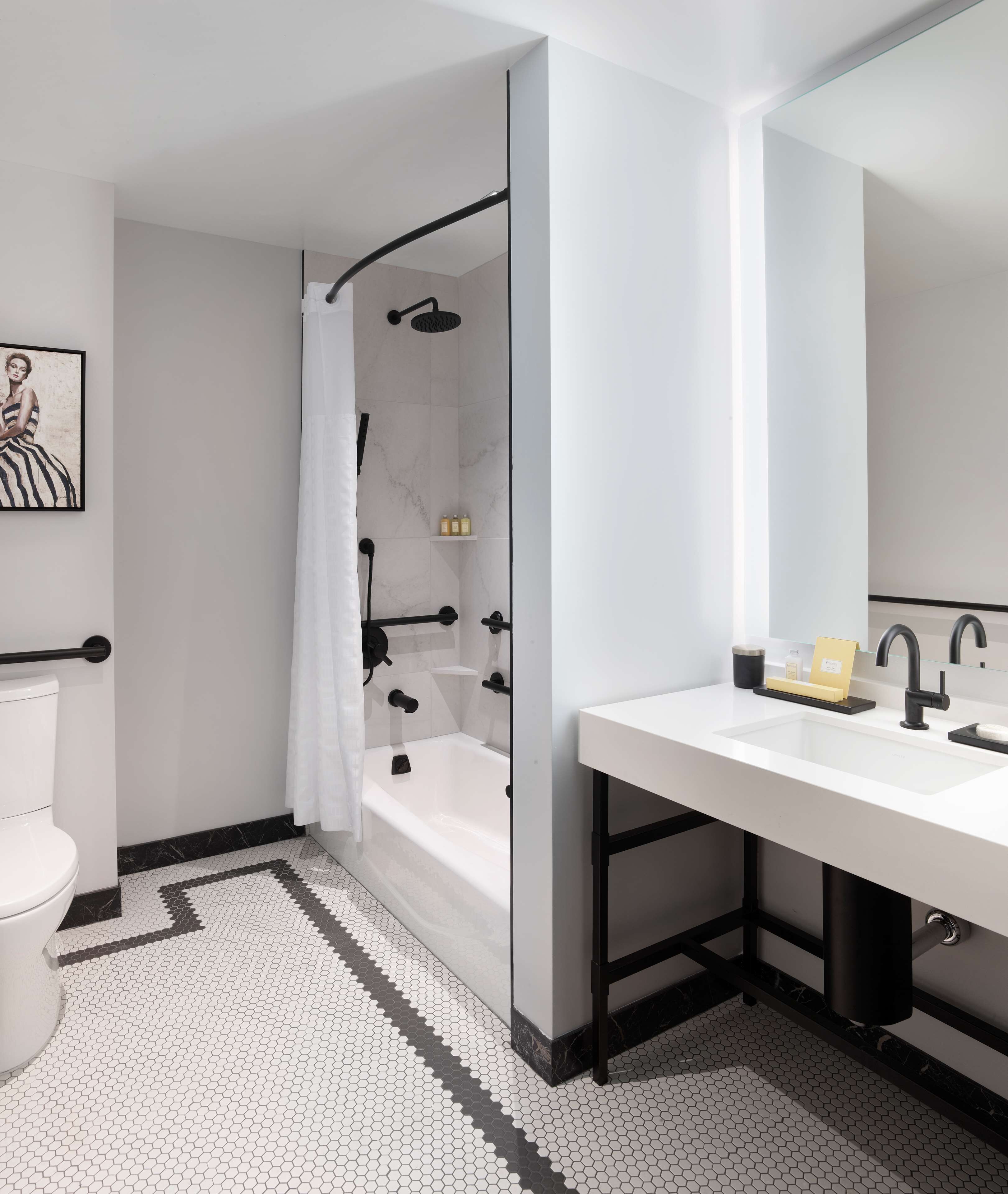 combined shower/bathtub, rainfall showerhead, free toiletries