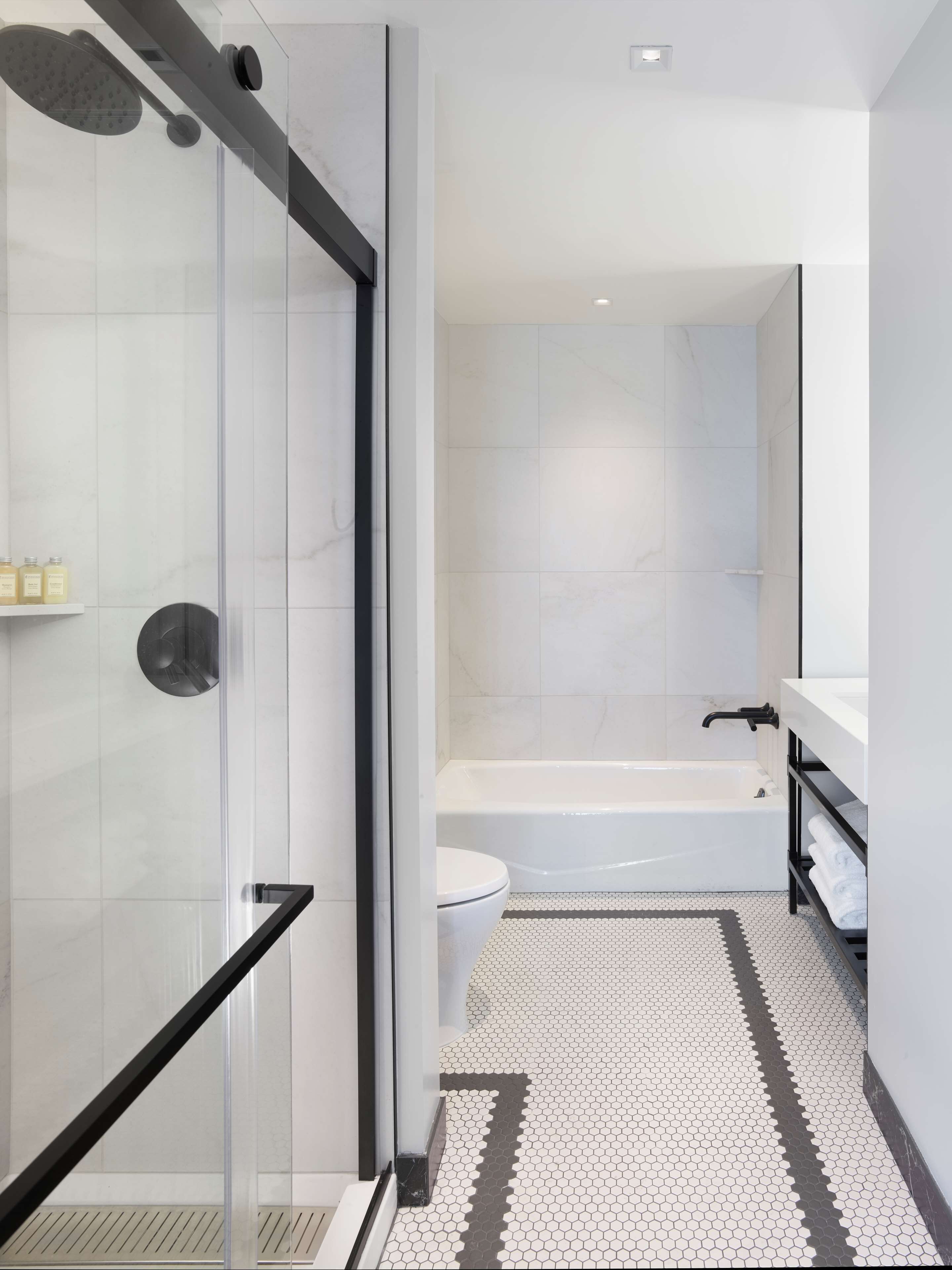 combined shower/bathtub, rainfall showerhead, free toiletries