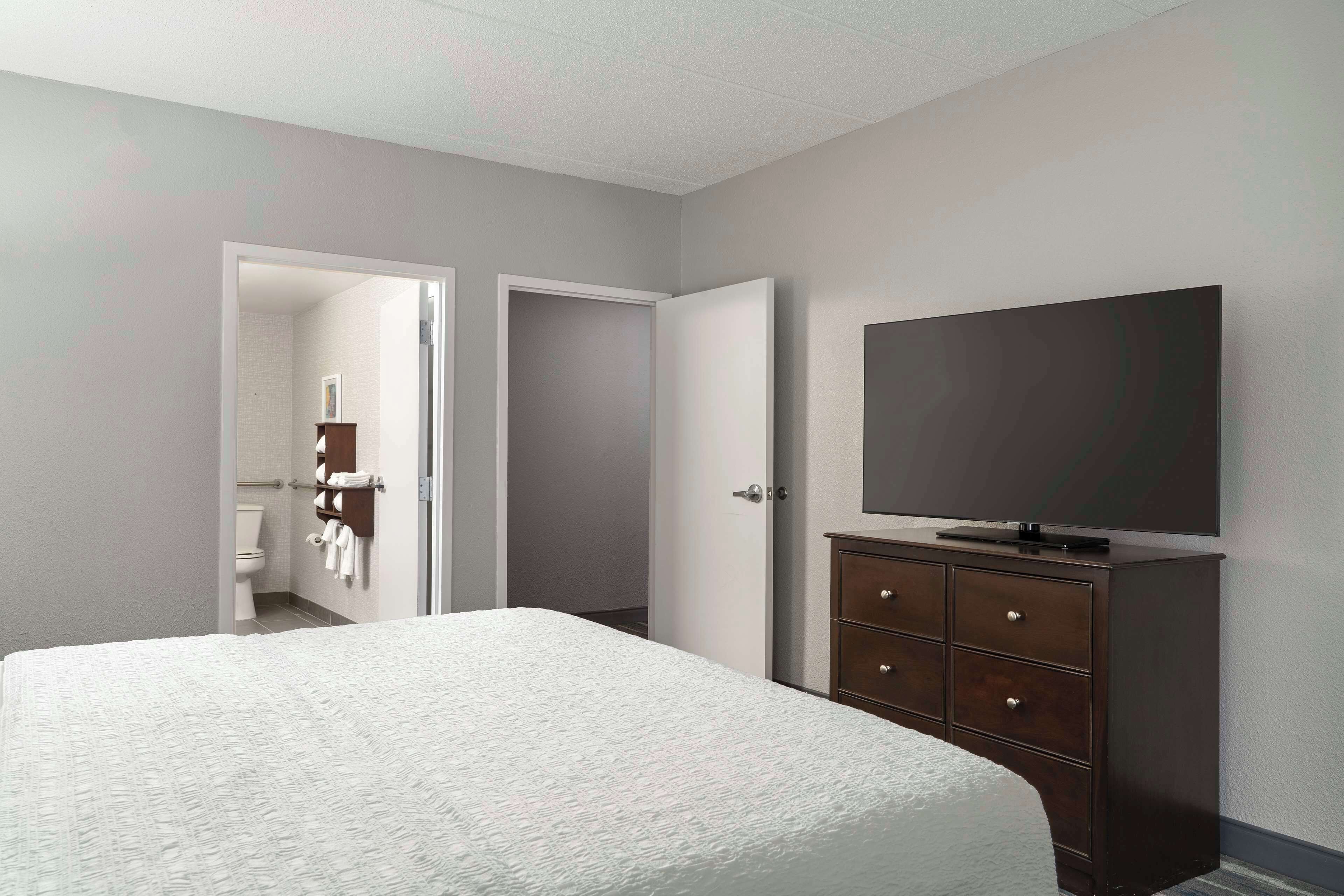 hypo-allergenic bedding, down duvets, in-room safe, desk